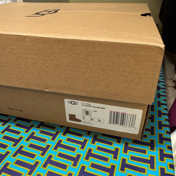 Tan ugg boot - Picture 9 of 9